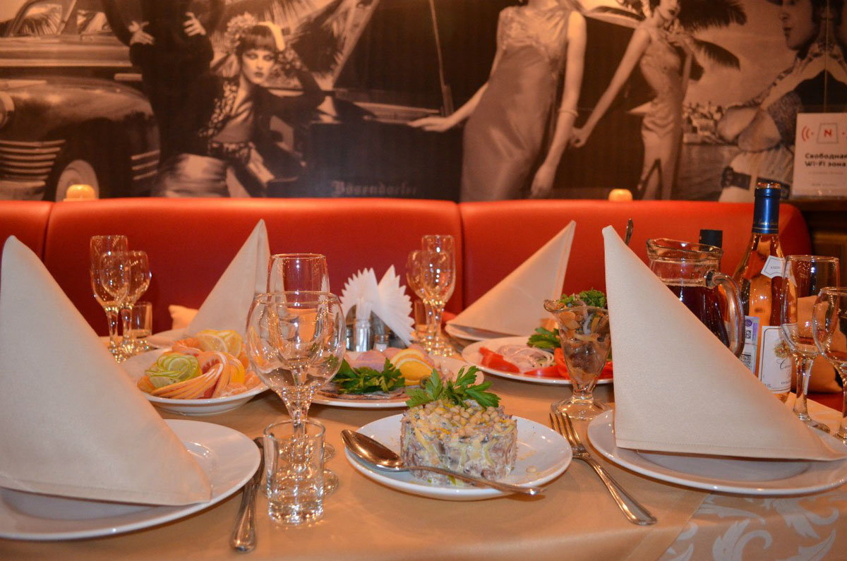 Красный зал — Золотой телёнок