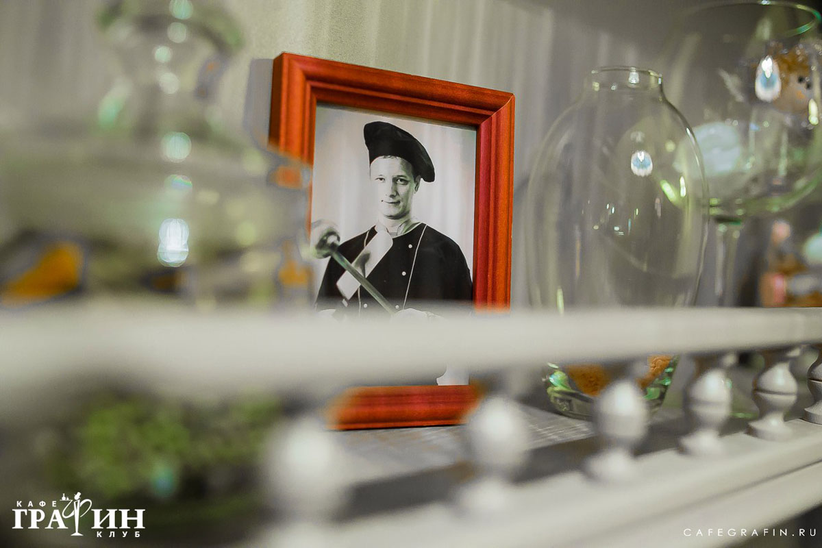 Основной зал — Графин