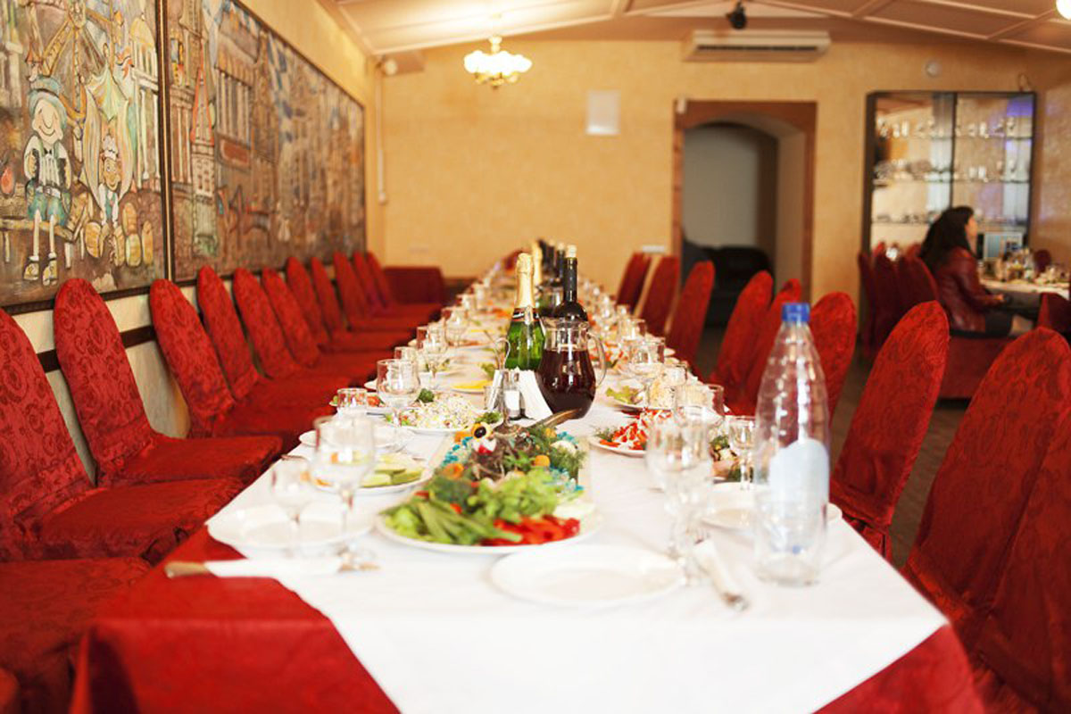 Основной зал — Бонжур