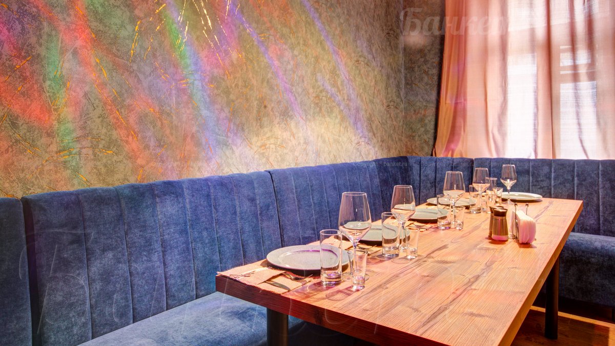 Кабина 1 — Винный бар Дом 40 / Караоке Соло