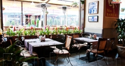 Зал на первом этаже — интерьер зала