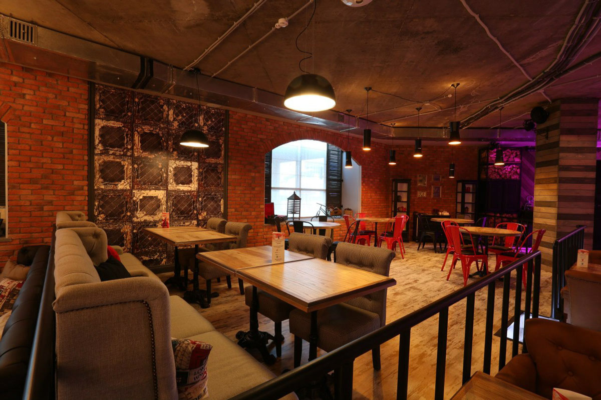 Основной зал — Бар-ресторан Лофт на улице Юрия Гагарина