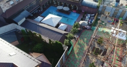 Терраса у бассейна (100 чел.) — подробнее о зале