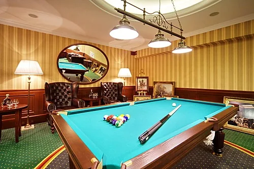 Бильярд-бар Straight 8 — Отель M’Istra’L Hotel & Spa / Мистраль, Москва