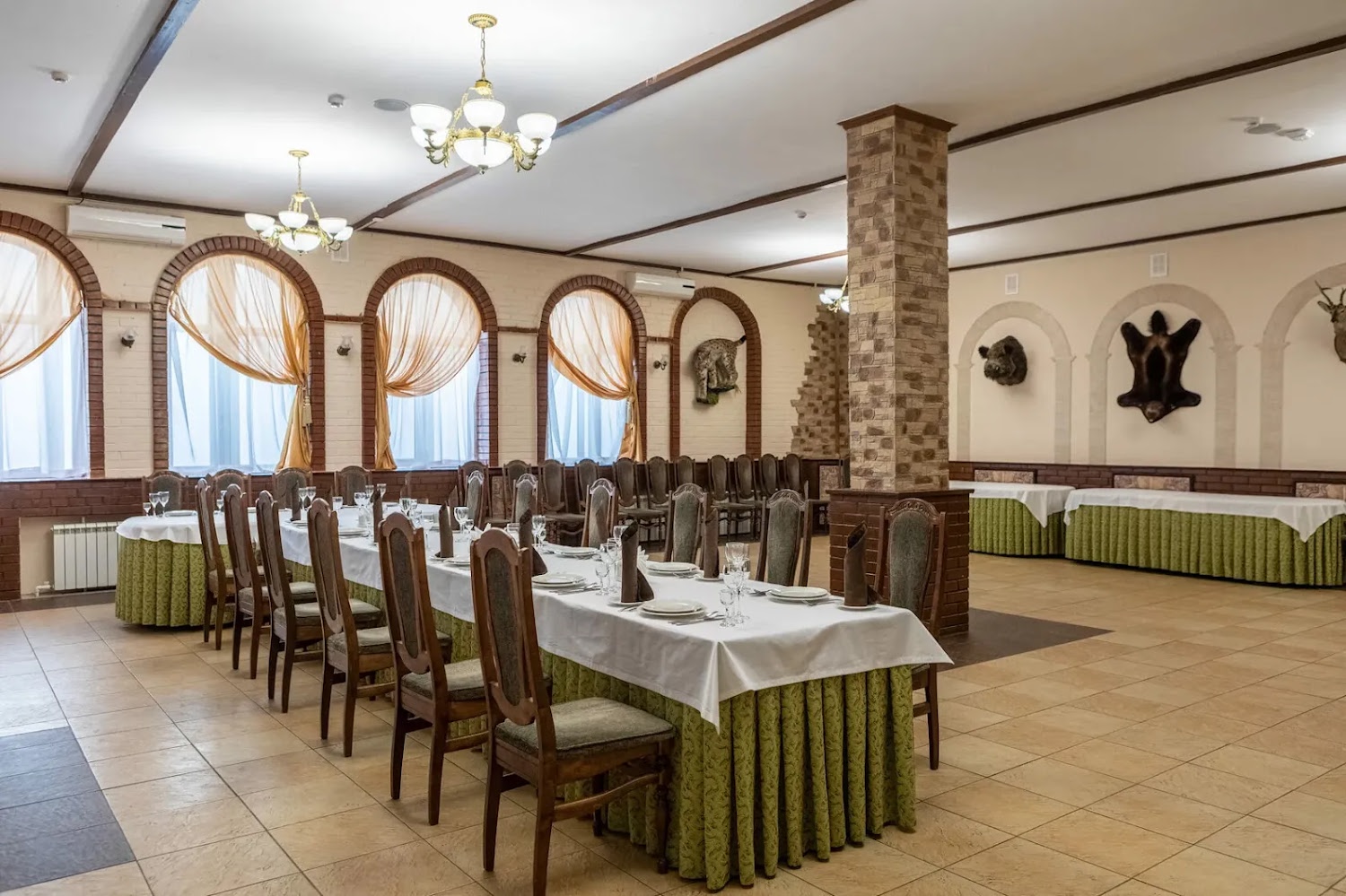 Зал Охотничий — Зеленая роща