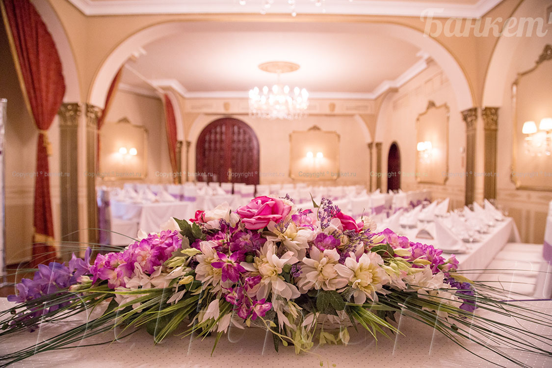 Зал ресторана — Ресторан, банкетный зал СолоЛаки