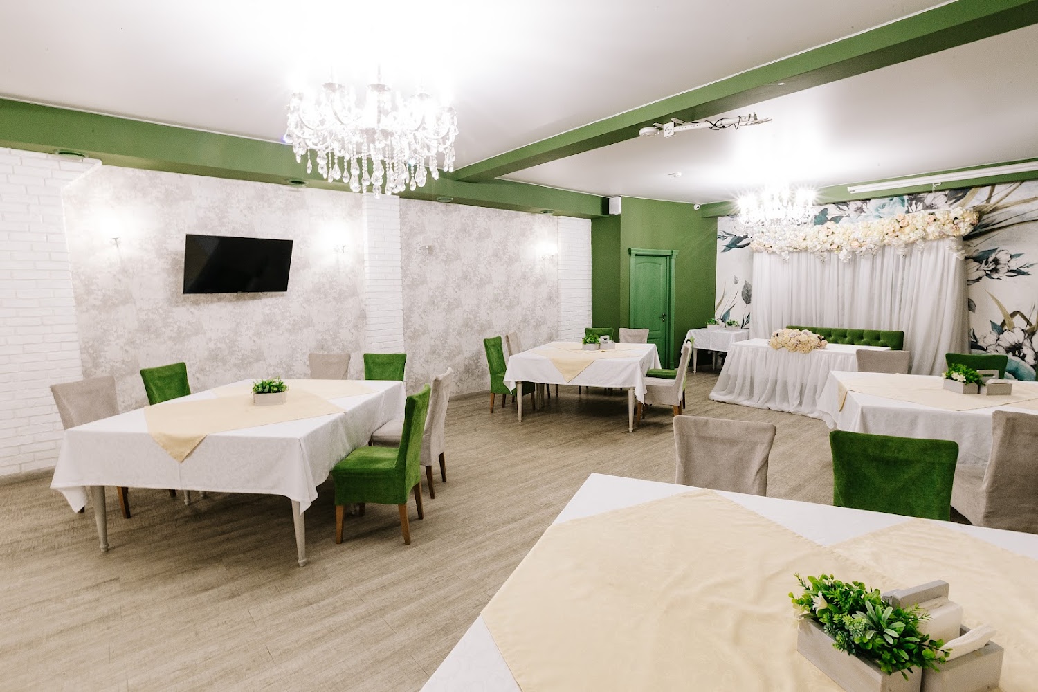 Белый зал — Green Wood