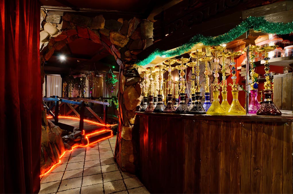 Общий зал с барной зоной — Shishas Lounge Bar 
