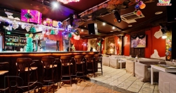 Общий зал с барной зоной — фото 5