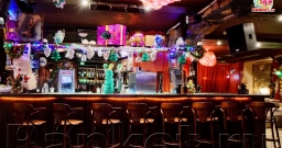 Общий зал с барной зоной — фото 6