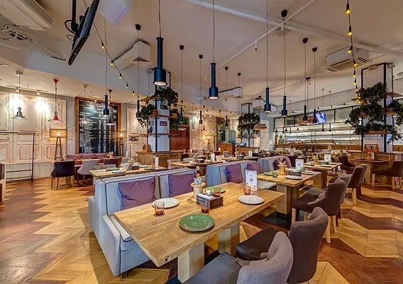 Большой зал — Bon App cafe, Москва