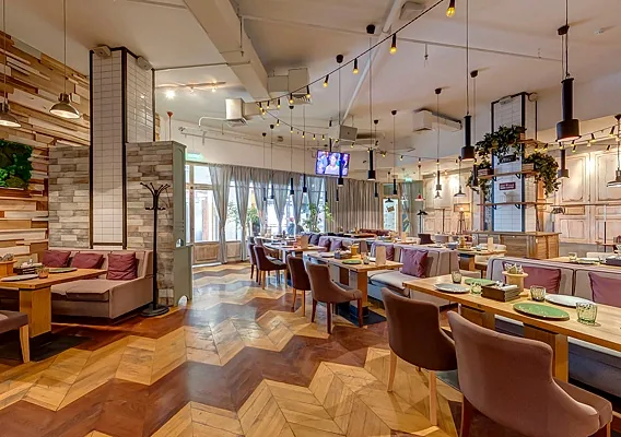 Большой зал — Bon App cafe, Москва