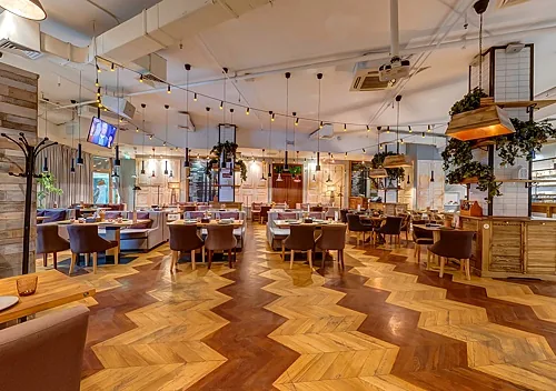 Большой зал — Bon App cafe, Москва