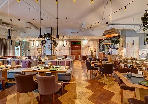 Большой зал — Bon App cafe, Москва
