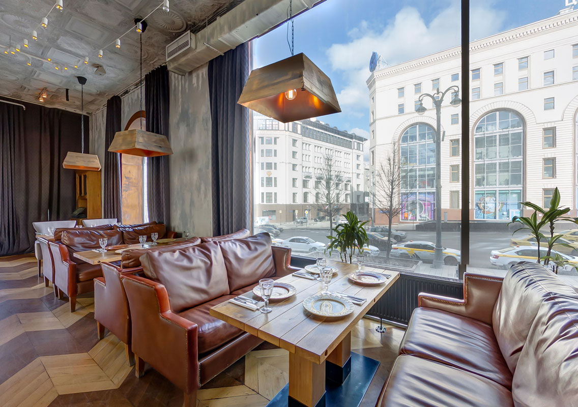 Вип зал с панорамными окнами — Bon App cafe