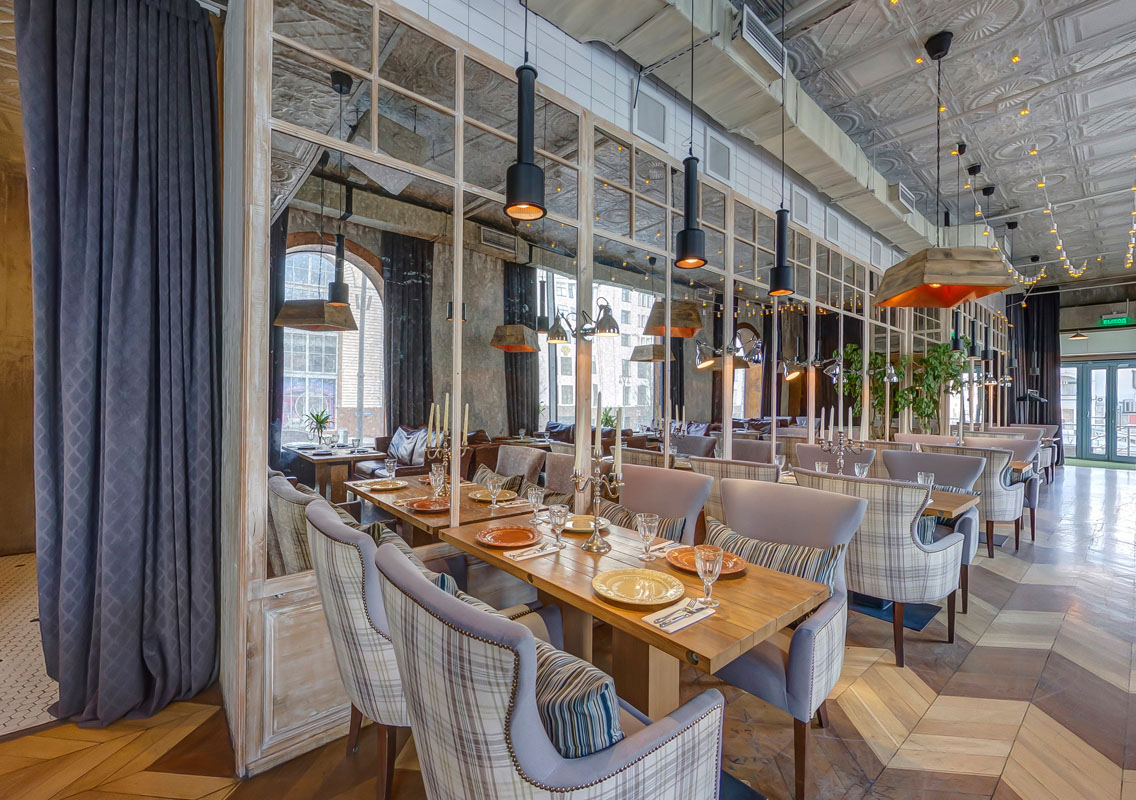 Вип зал с панорамными окнами — Bon App cafe