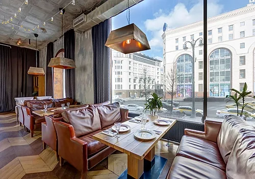 Вип зал с панорамными окнами — Bon App cafe