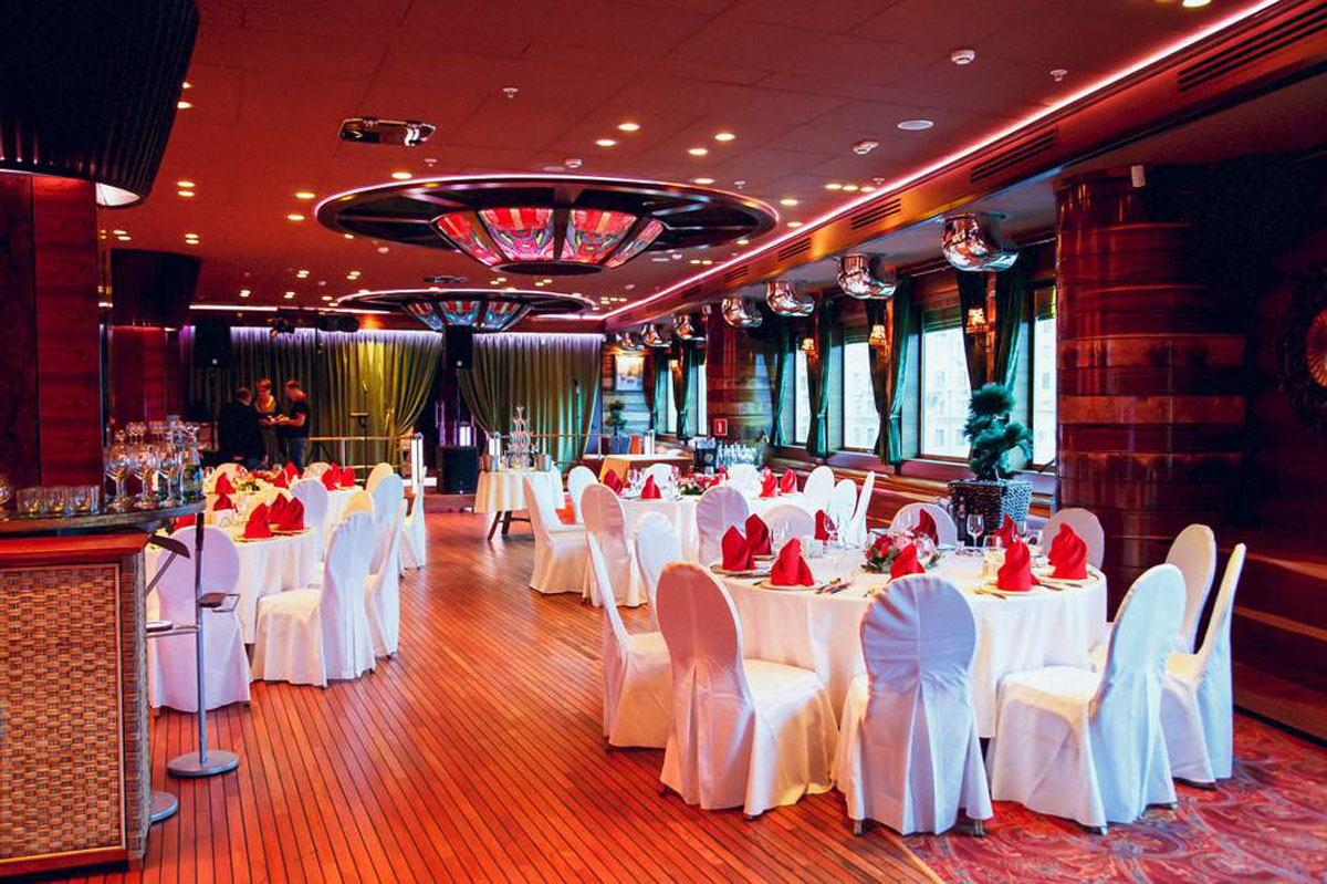 Основной зал — Ресторан Лодка