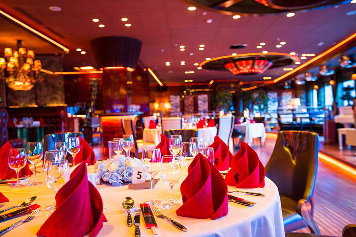 Основной зал — Ресторан Лодка