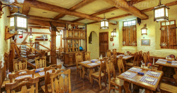 Таверна — интерьер зала