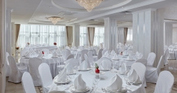 Алмаз Алмаз — интерьер зала