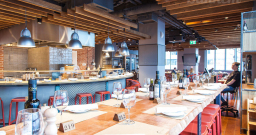 Ресторан мясо-рыба — интерьер зала