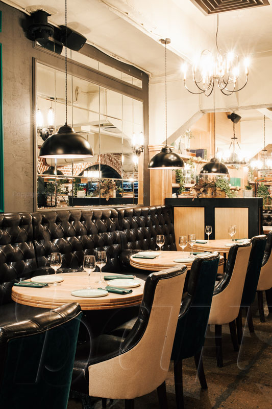 Основной зал — Mr. Drake