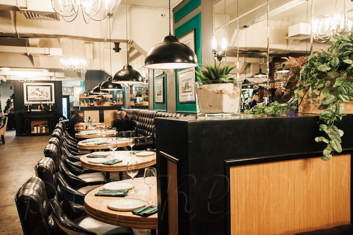 Основной зал — Mr. Drake