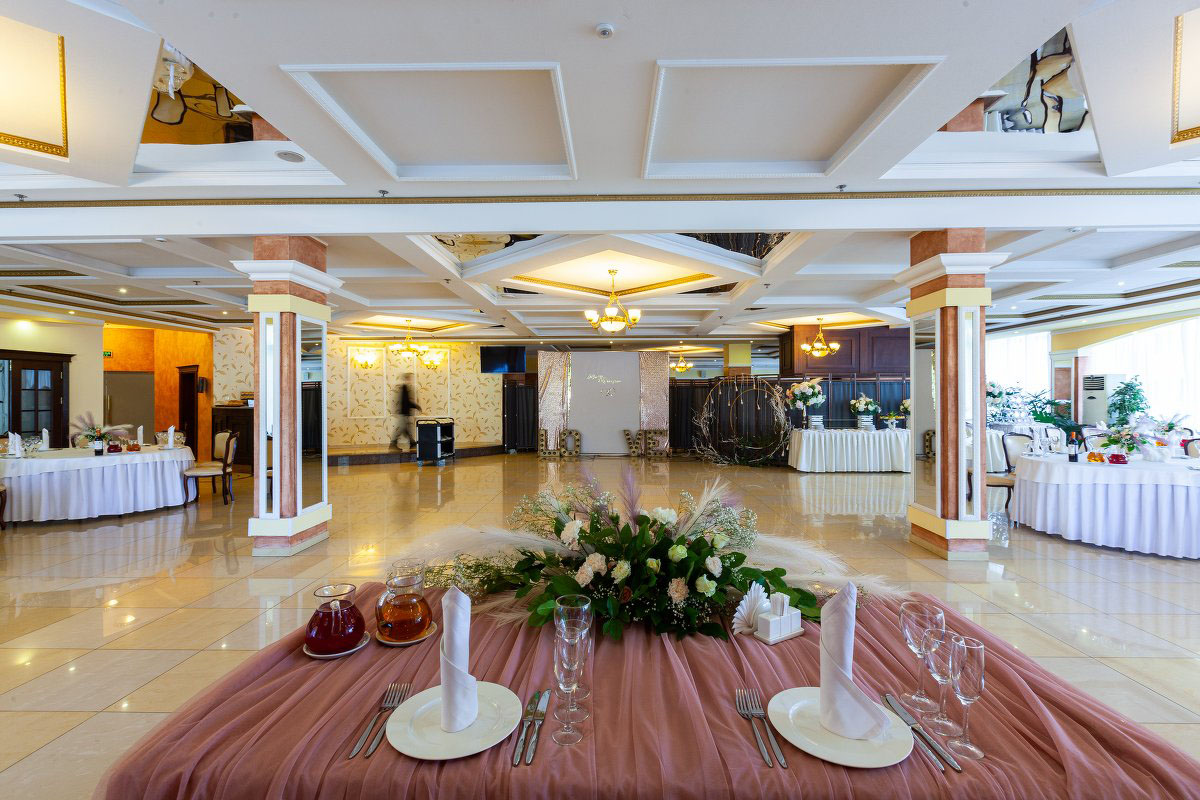 Банкетный зал Салют — Банкетные залы гостиницы Салют