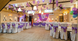 Караван Оне — интерьер зала