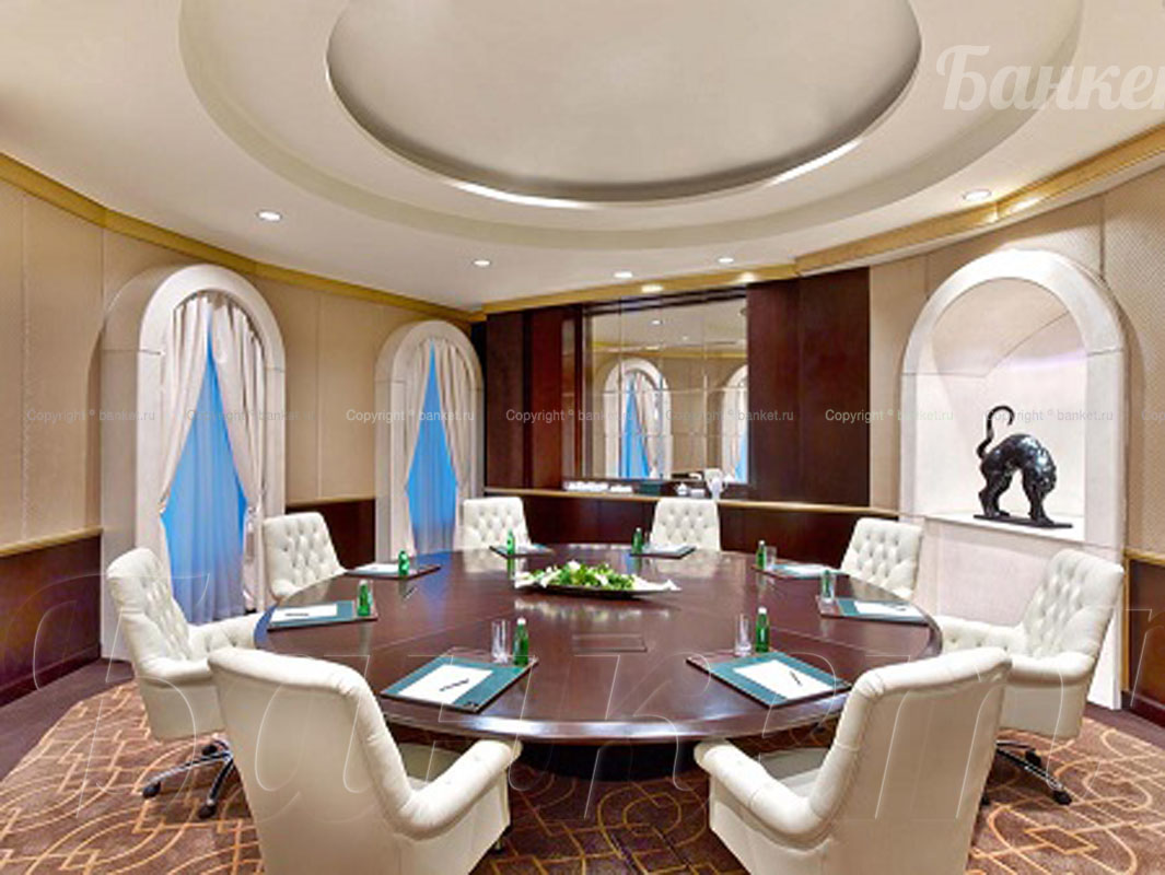 Малевич — St. Regis Москва Никольская
