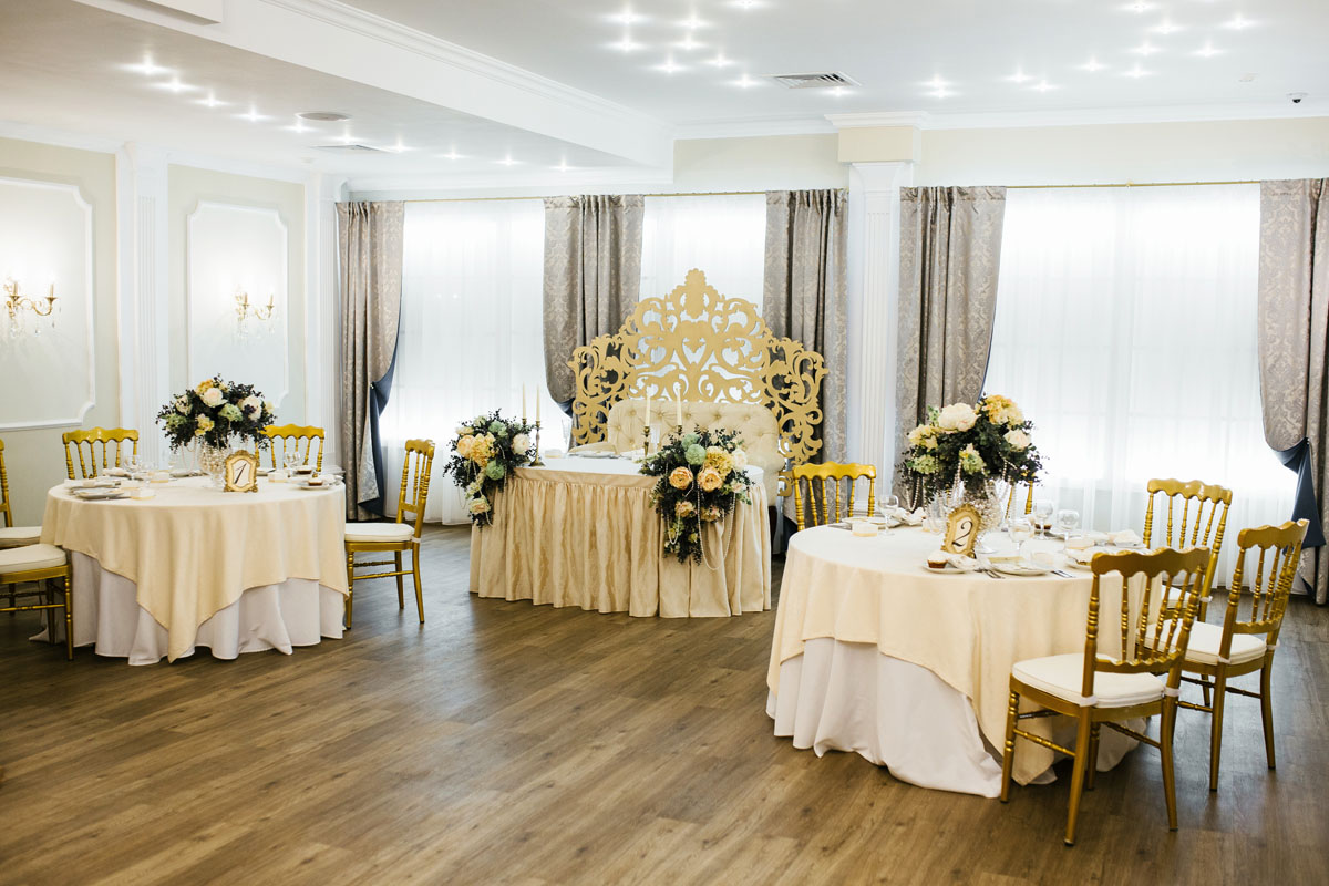 Ресторан Времена года — Основной банкетный зал, фото банкетного зала
