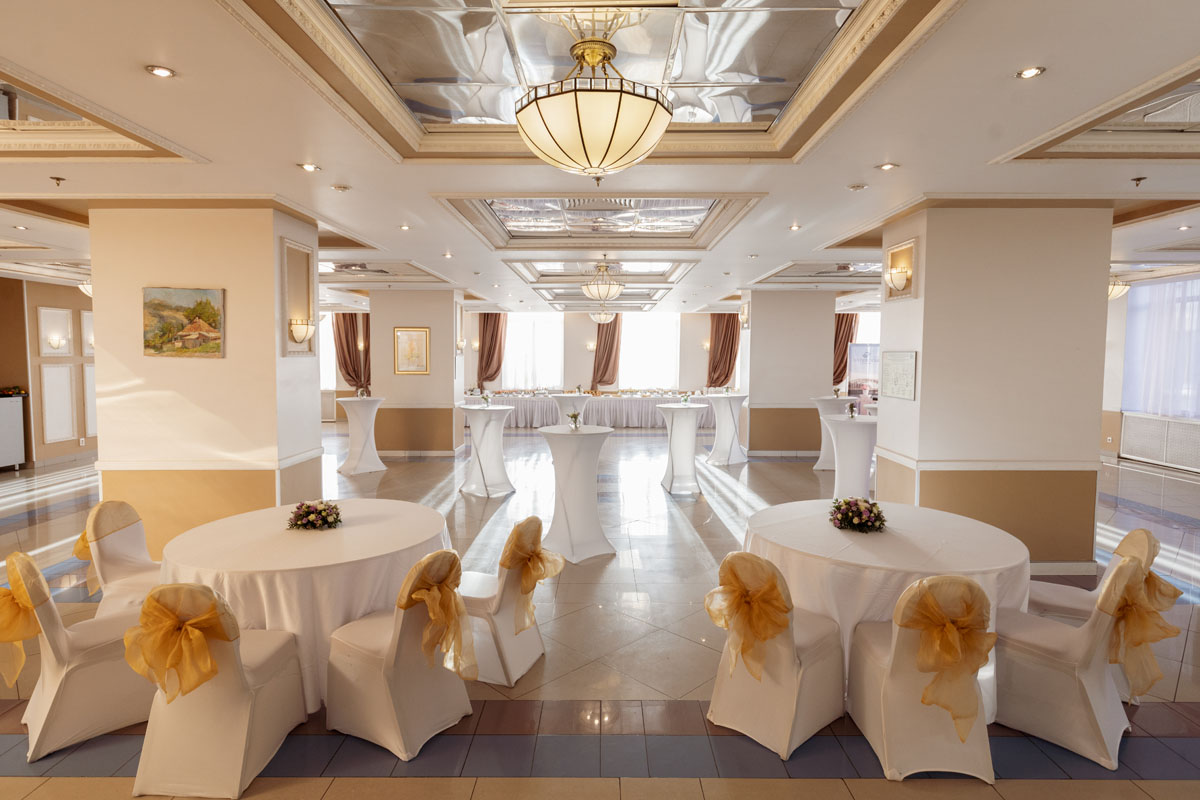 Охтинский — Гостиница Охтинская (Банкетные залы Ассамблея, Охтинский, Бешамель)