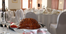 Охтинский — интерьер зала