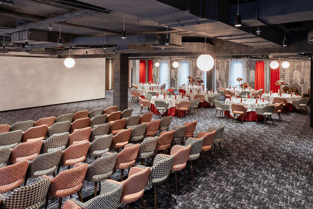 Том Первый/Второй — Resort