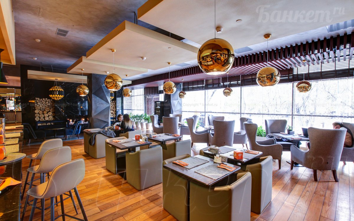 Зал один, лауж зона, зона с камином, бар — Атмосфера