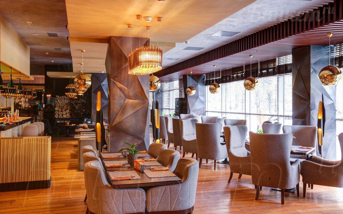 Зал один, лауж зона, зона с камином, бар — Атмосфера