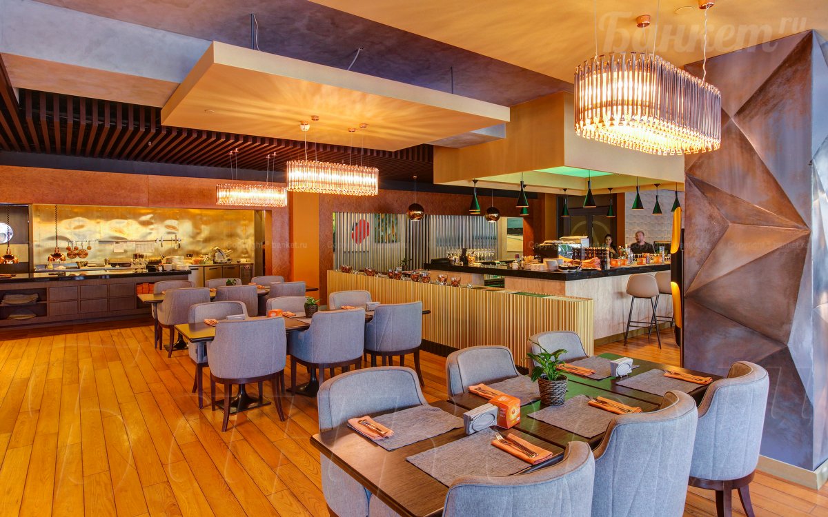 Зал один, лауж зона, зона с камином, бар — Атмосфера