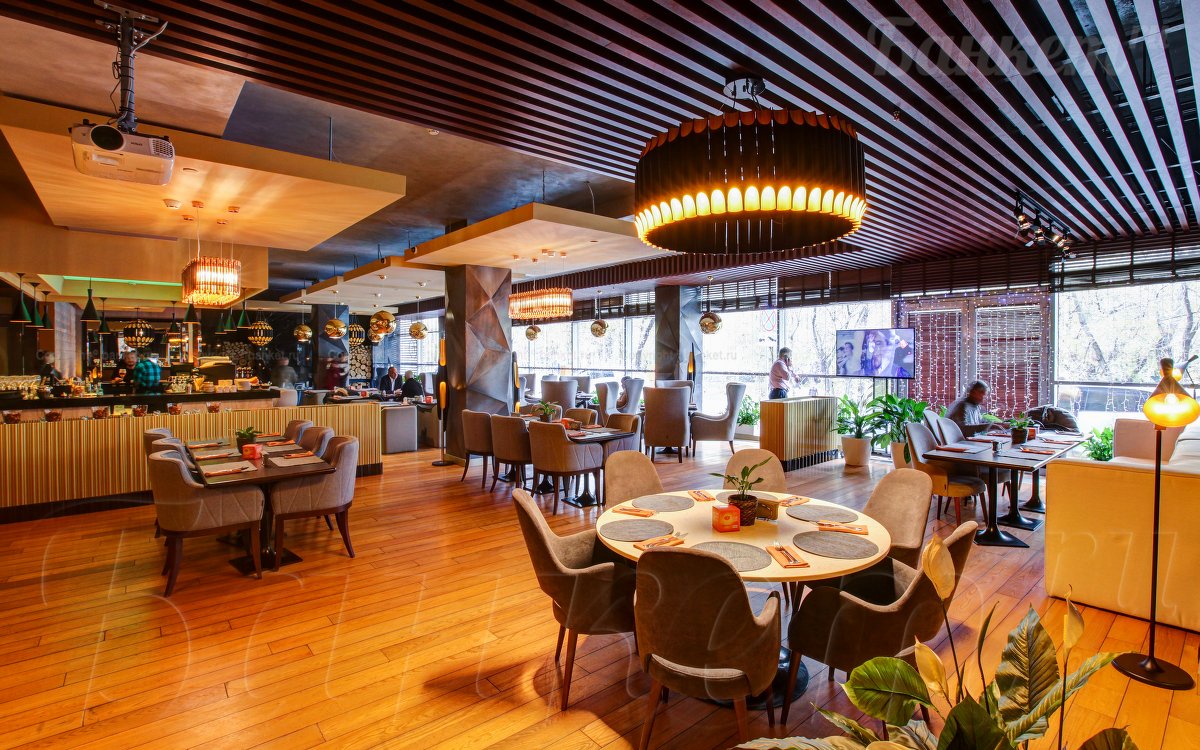 Зал один, лауж зона, зона с камином, бар — фото 37