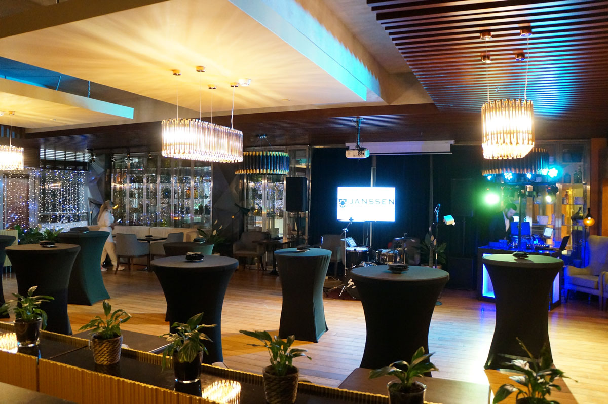 Зал один, лауж зона, зона с камином, бар — фото 42