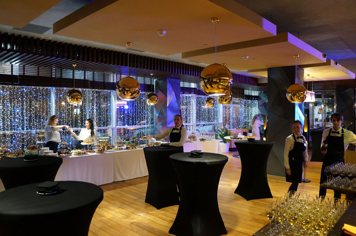 Зал один, лауж зона, зона с камином, бар — фото 49