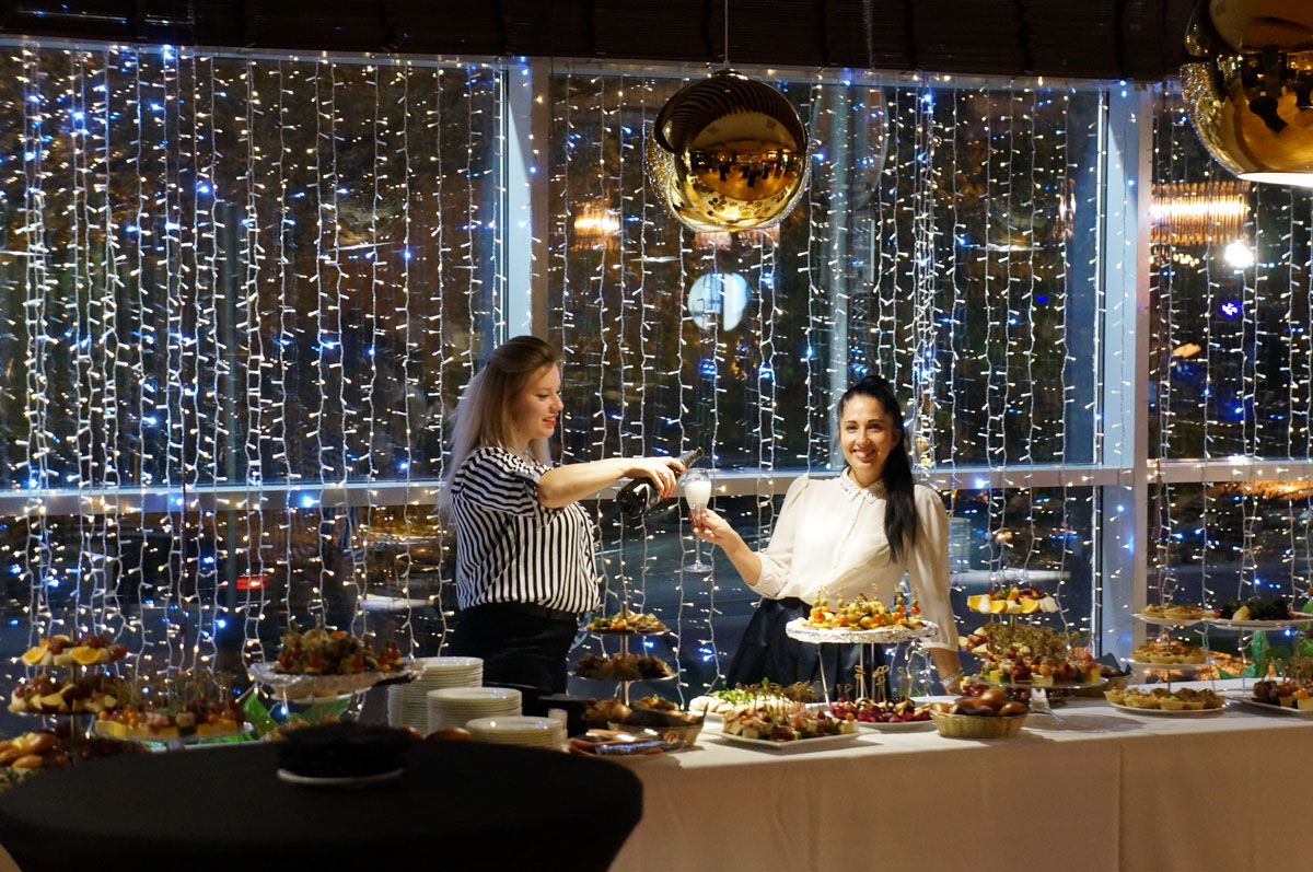 Зал один, лауж зона, зона с камином, бар — фото 50