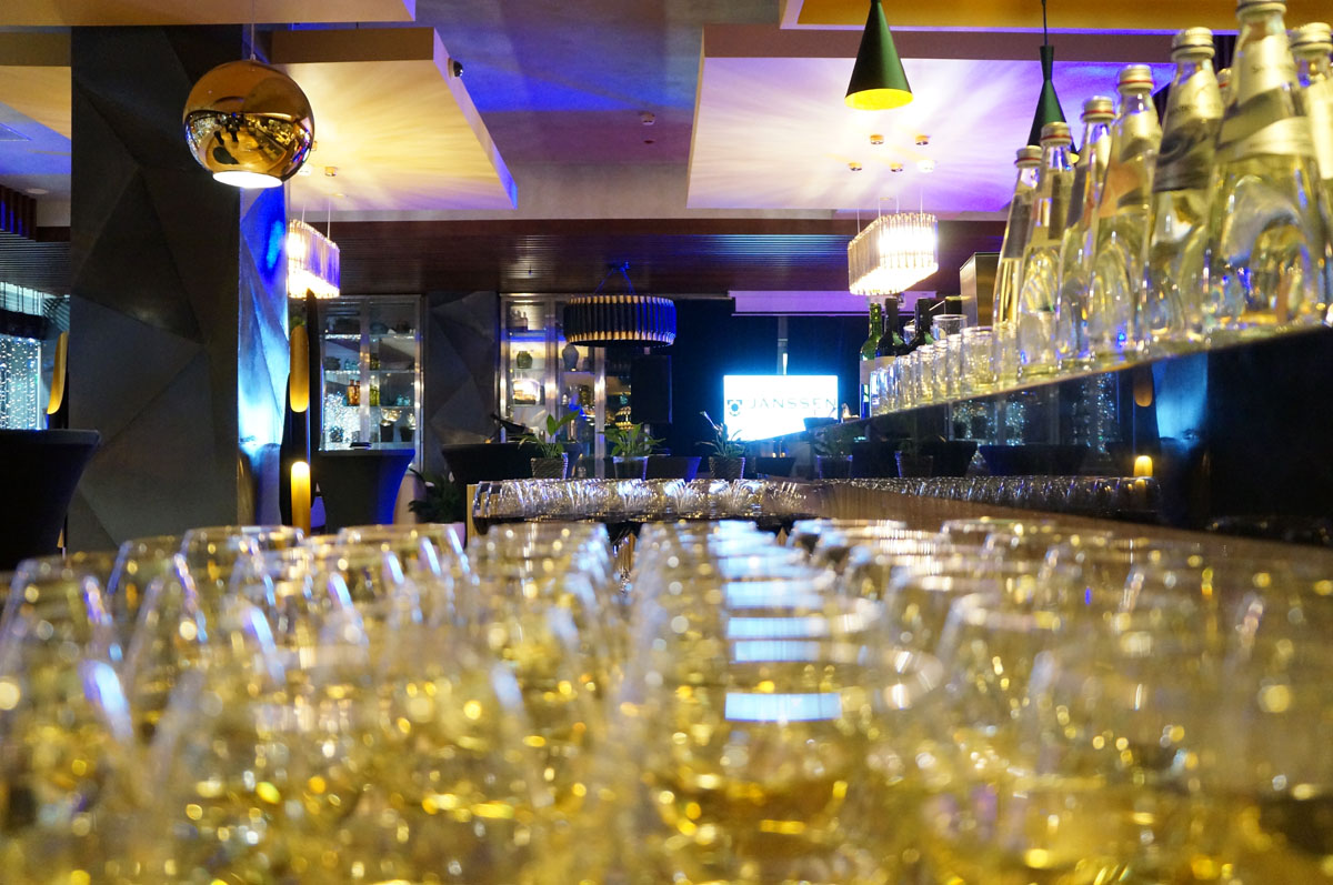 Зал один, лауж зона, зона с камином, бар — фото 52