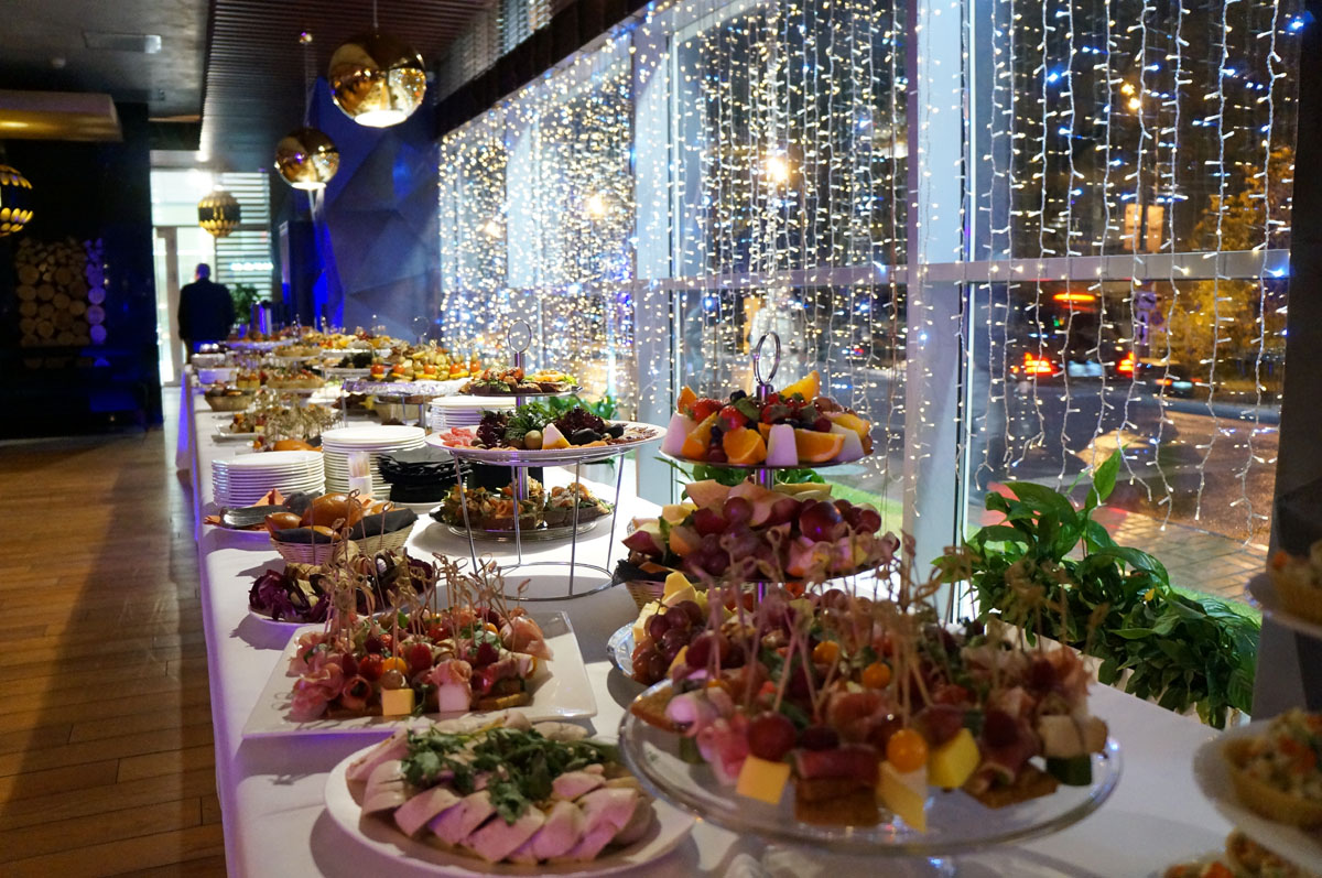 Зал один, лауж зона, зона с камином, бар — фото 57