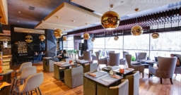 Зал один, лауж зона, зона с камином, бар Зал один, лауж зона, зона с камином, бар — интерьер зала