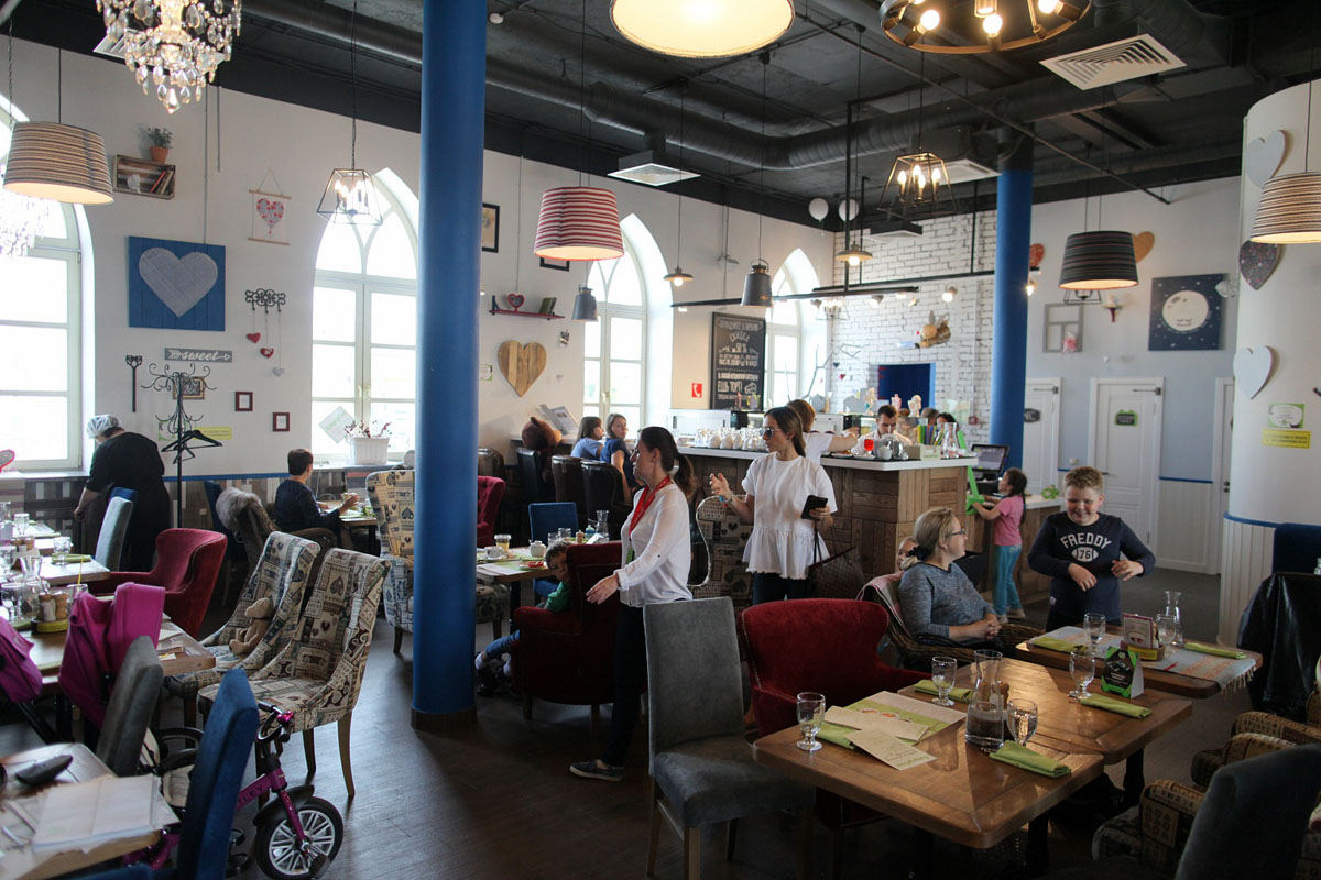 Семейное кафе АндерСон парк Царицыно — Общая зона, фото банкетного зала