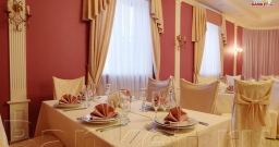 Бордовый зал