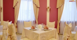 Бордовый зал