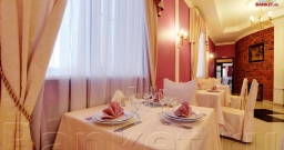 Бордовый зал