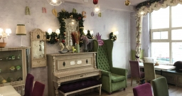 Зал у пианино Зал у пианино — интерьер зала